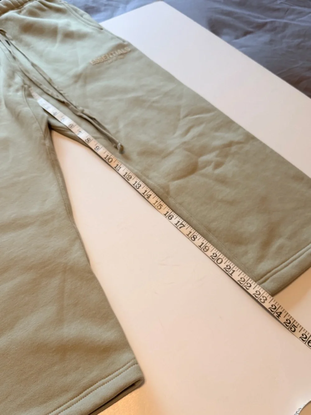 Fear of God Essential fleece Sweatpants color eggshell, straight leg sz S Unisex - Picture 5 of 12